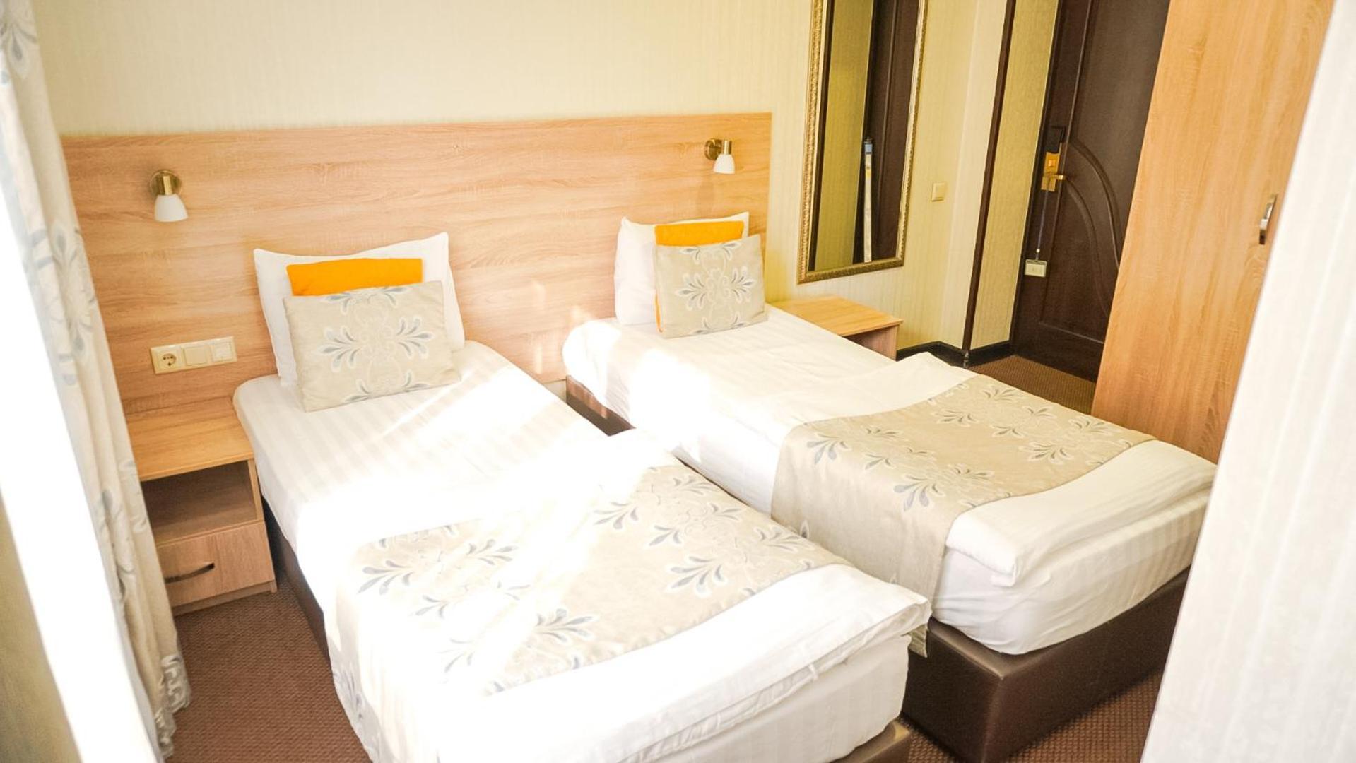 Silk Way Hotel Almaty Bagian luar foto