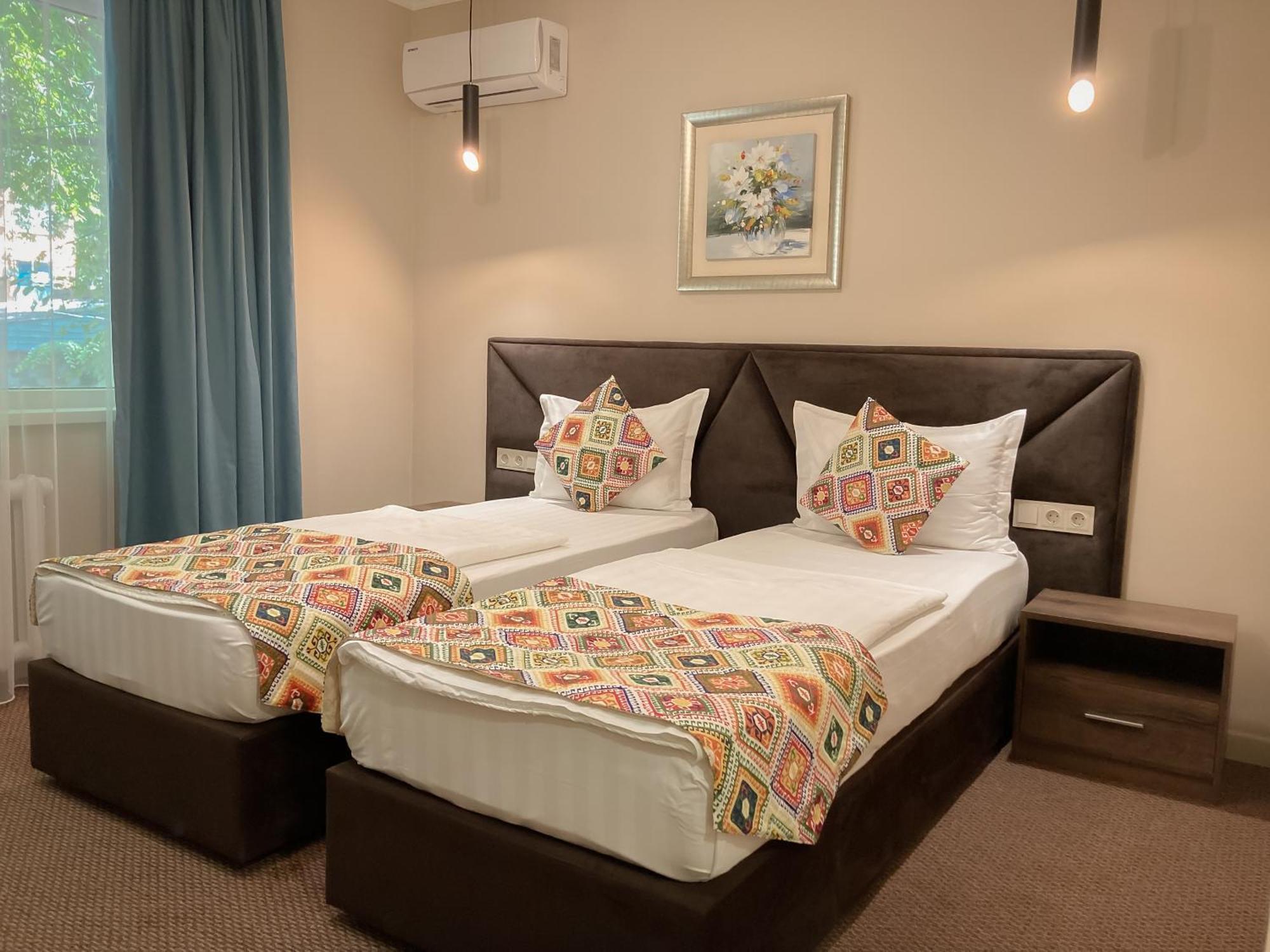 Silk Way Hotel Almaty Bagian luar foto