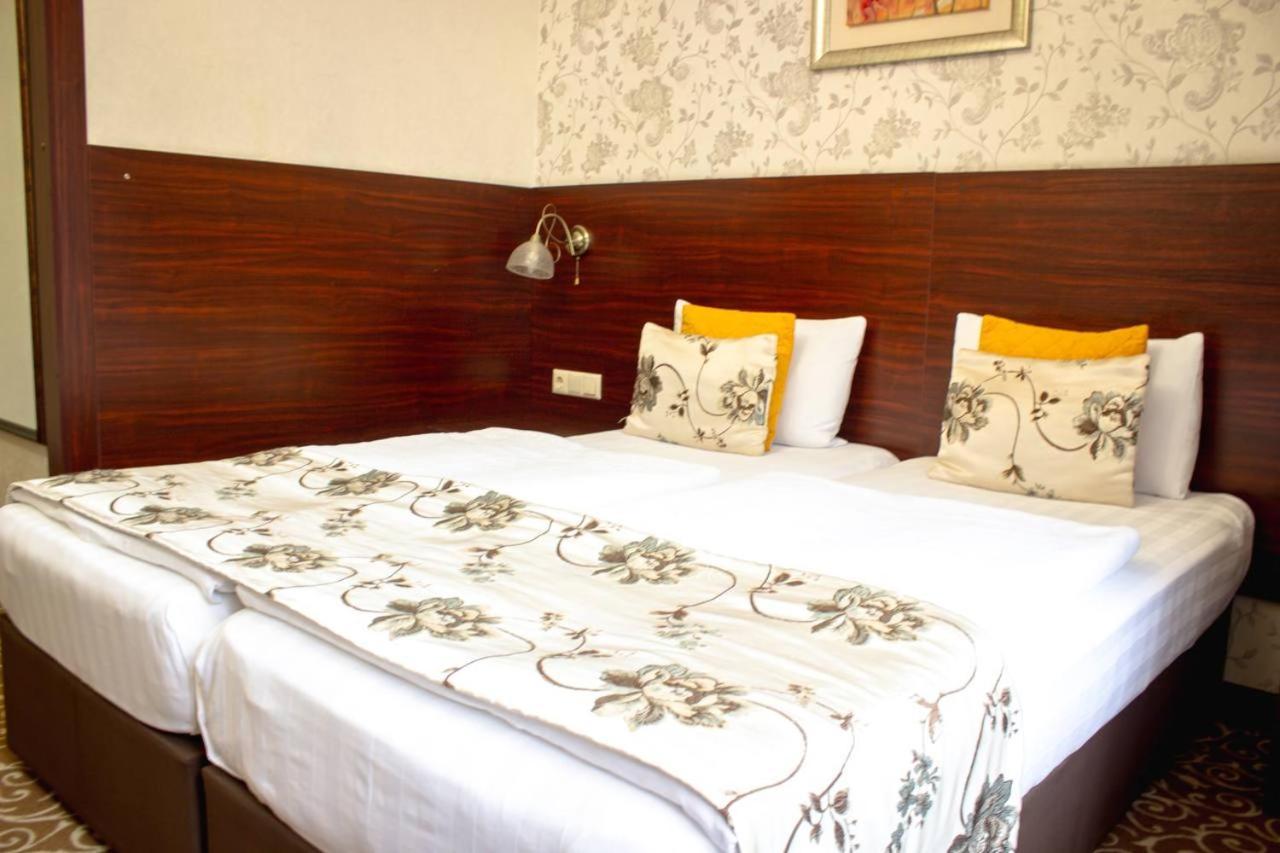 Silk Way Hotel Almaty Bagian luar foto