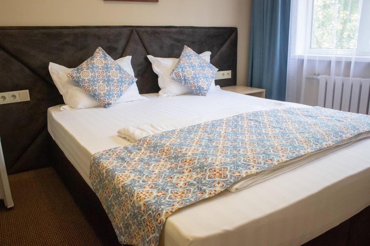 Silk Way Hotel Almaty Bagian luar foto